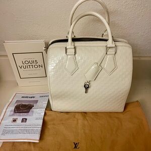 Louis Vuitton Speedy Cube
Damier Facet Shoulder Bag White
